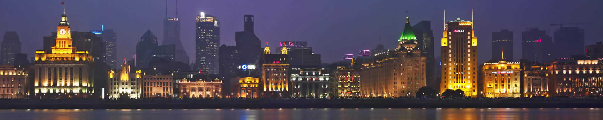 The best way to explore the Old and New Shanghai, from traditional gardens, bustling shopping streets, historic buildings, and even to the top of a skyscraper! You will never forget this extraordinary trip in Shanghai.