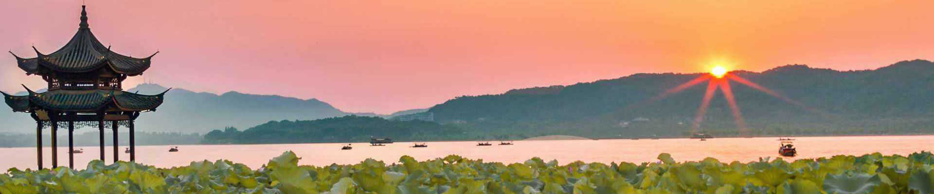 Discover the treasures of Hangzhou on this day trip from Shanghai includes visits to West Lake,Dragon Well Tea Plantation to learn about the tea-making process, visit the Guo's gaden to see how the locals enjoy their life.