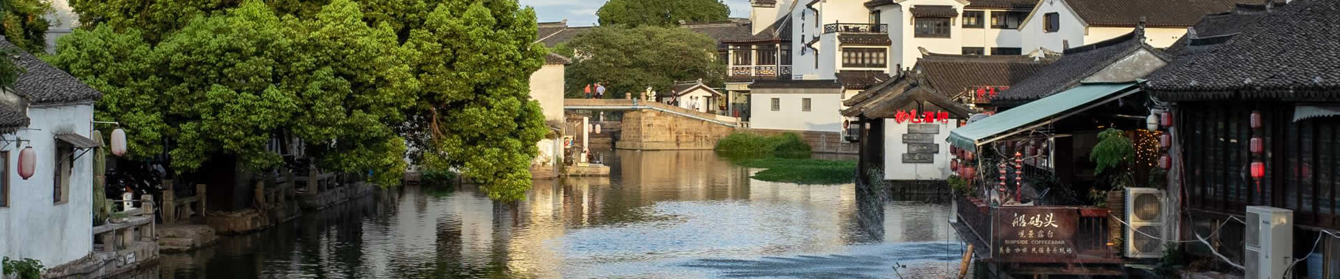 Tongli Water Town features its rivers, ancient streets and gardens are intergrated perfectly as one, earning it the name of 