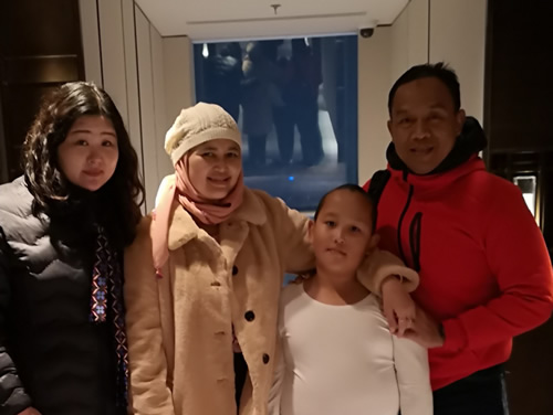 Shanghai Night Tour: Scenic Bund, Circus World Performance and Yunnan Nan Road Eats