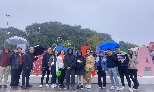 One Day Immersive Chengdu Panda Volunteer Tour from Shanghai by Flight