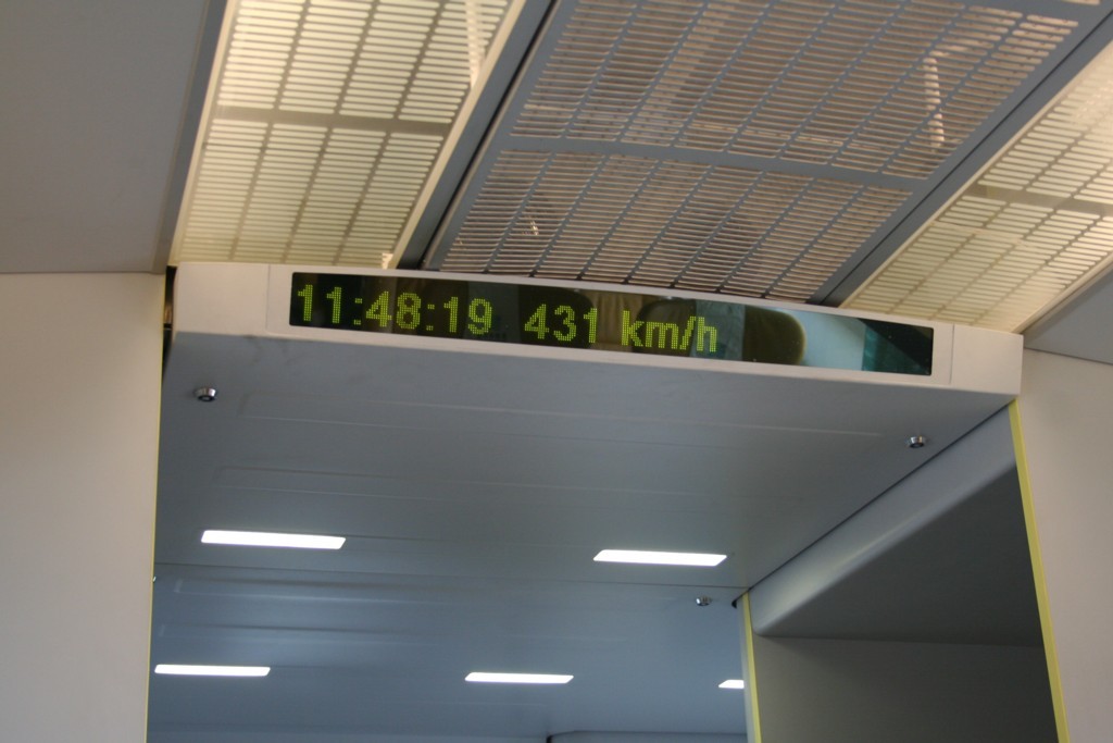 Shanghai Maglev Train high speed.jpg