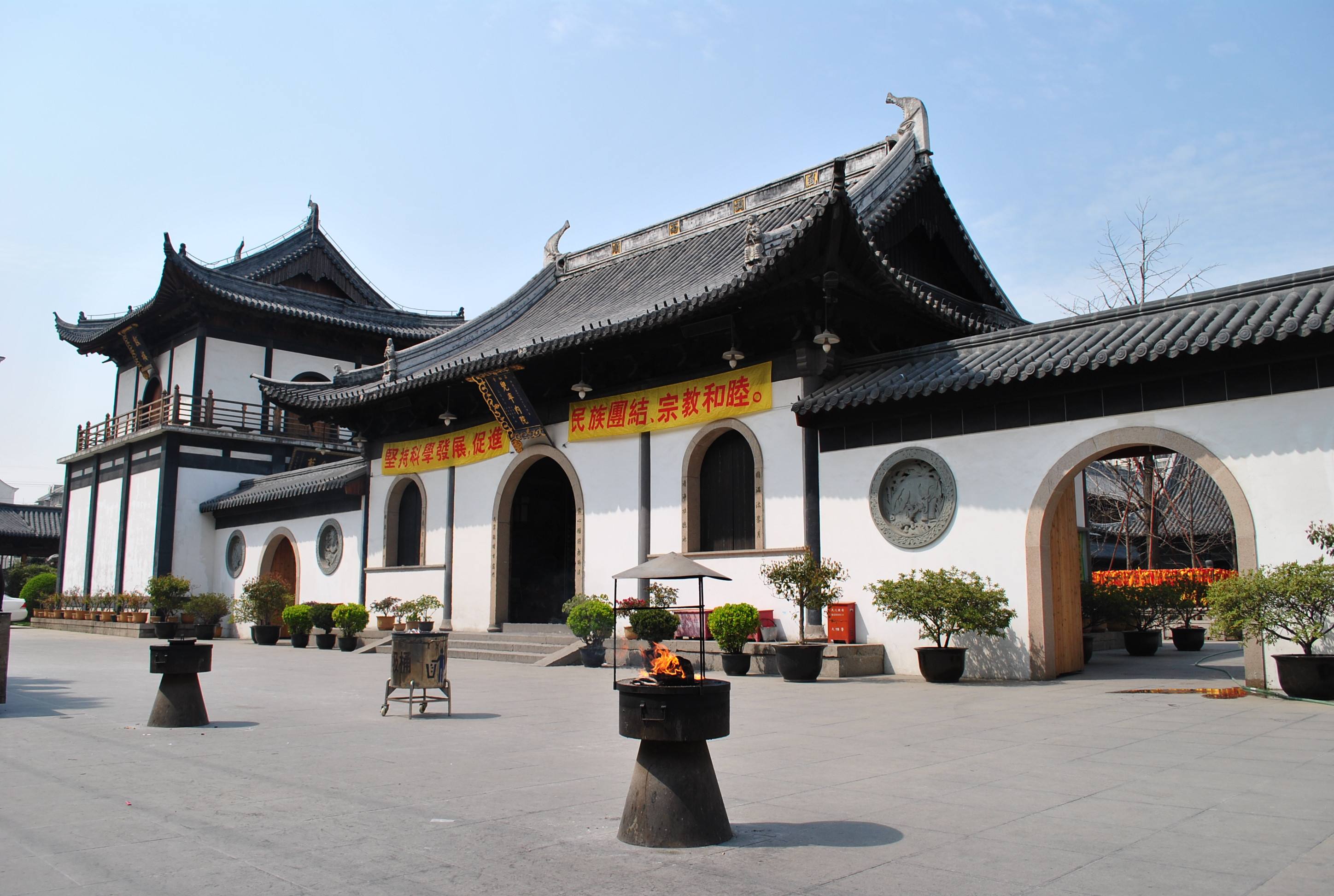 Zhenru_Temple_5.jpg