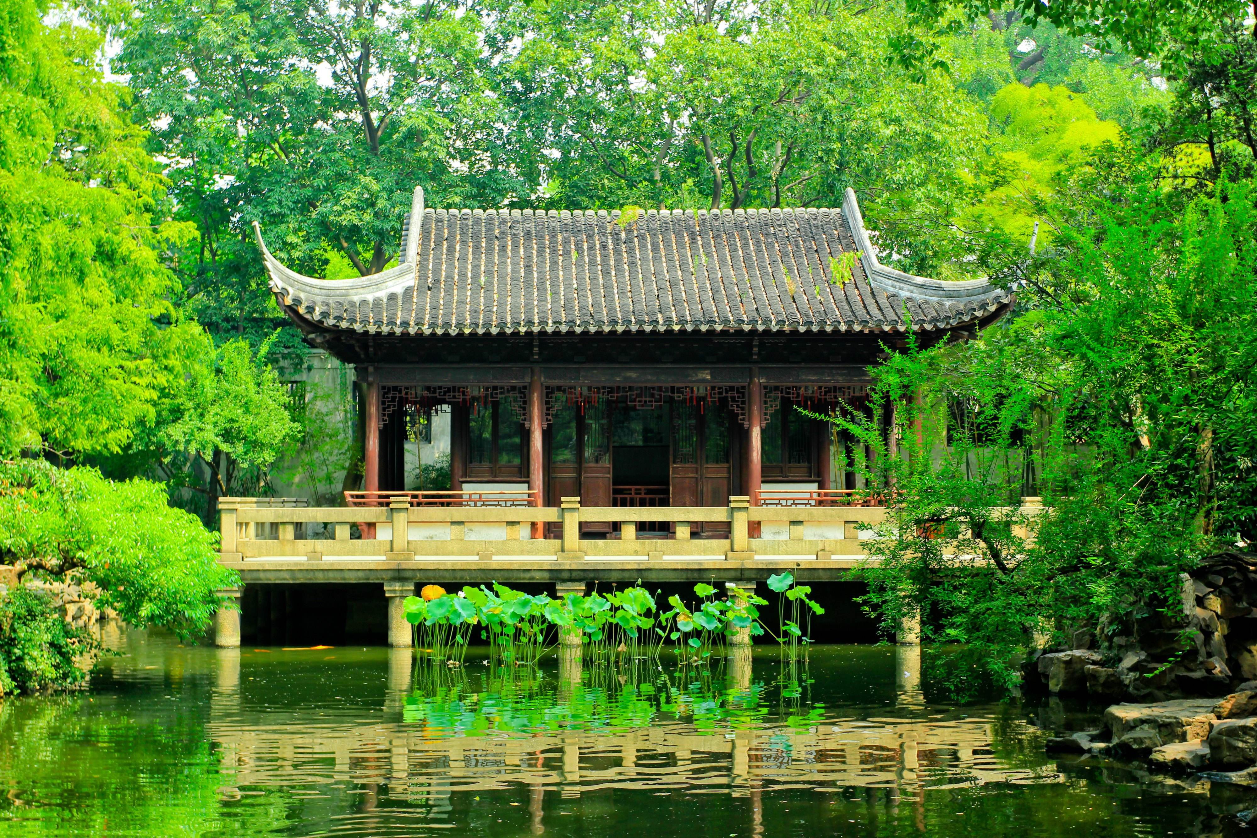 Yuyuan Garden is included in Shanghai tour package.jpg