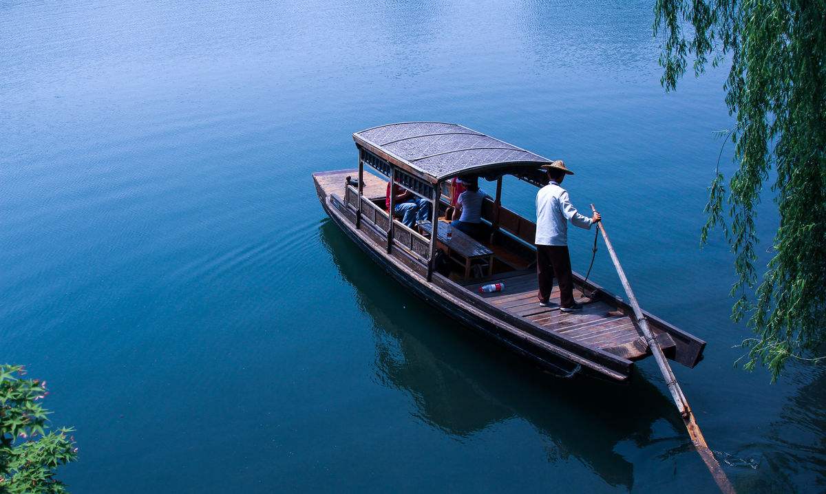 Shanghai tour includes west lake boat ride.jpg