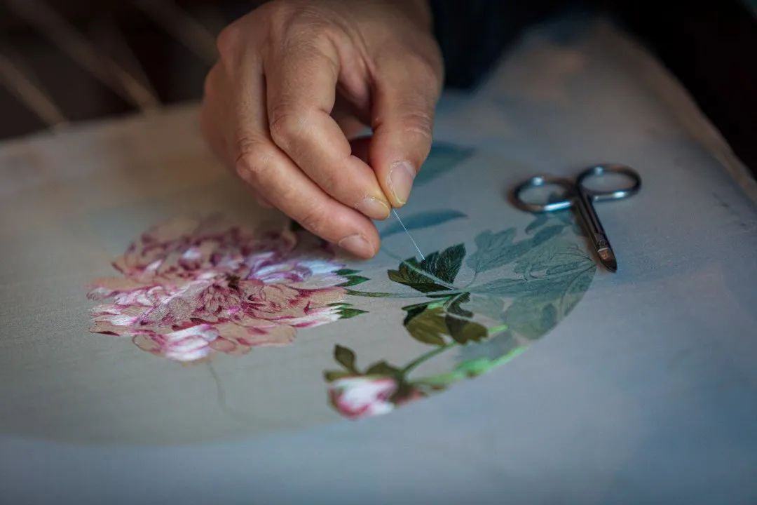 Su-embroidery