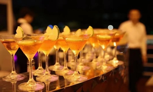 welcome-drink-on-the-cruise