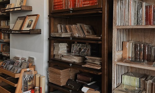 Exploring-Traditional-Bookstores