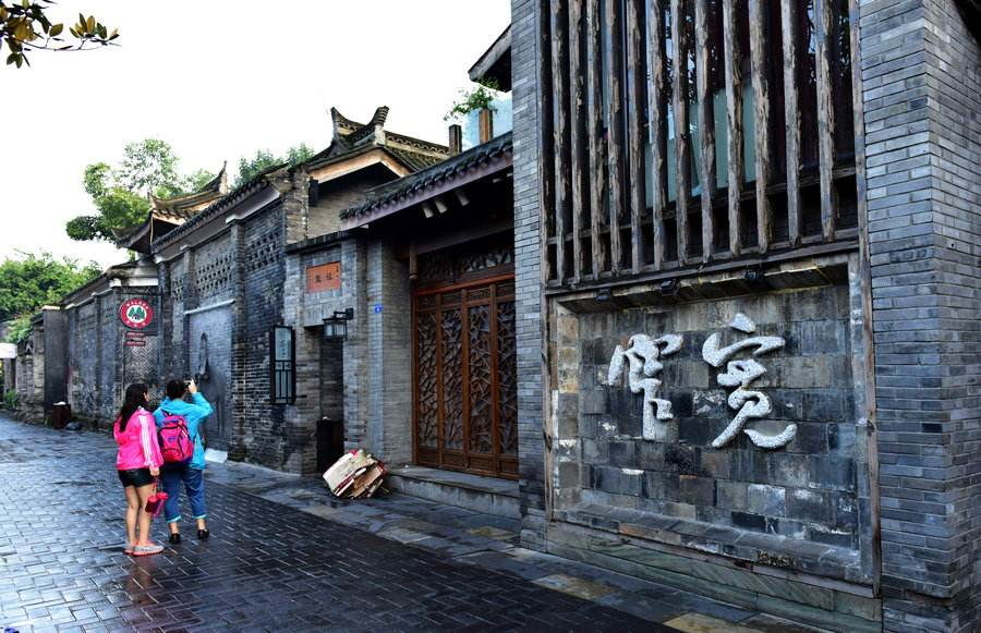Wide-and-Narrow-Alleys